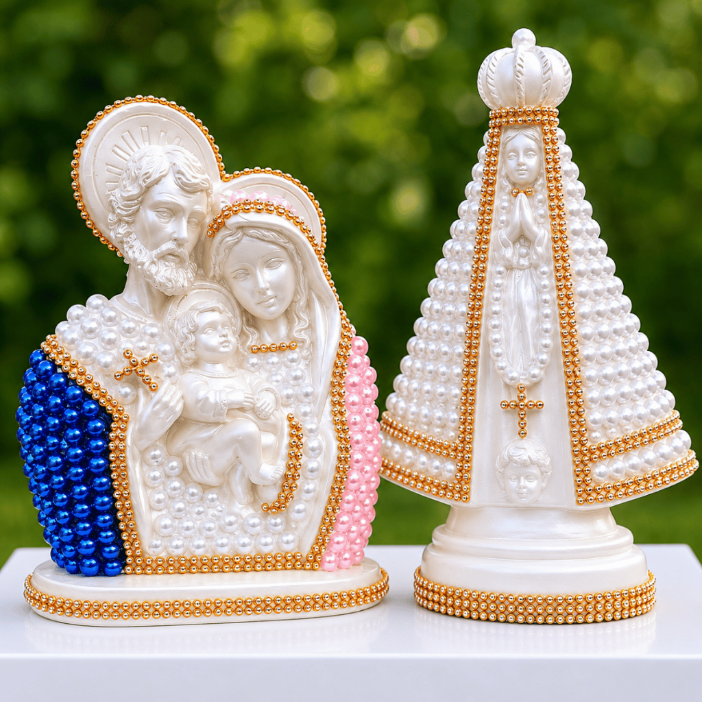KIT 1 Sagrada Família Pérola + 1 Nossa Senhora Aparecida Pérola Branco com Dourado
