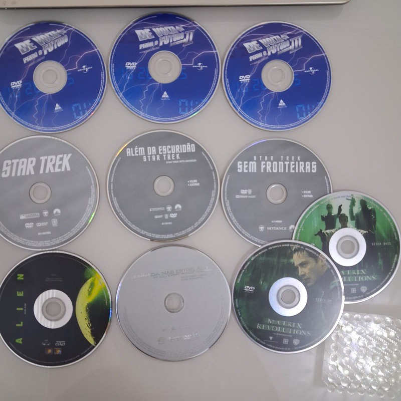 Lote 10 DVDs ficcao científica Sci-Fi: De Volta Para o Futuro + Star Trek + Matrix + Alien  Só mídia, sem capa.