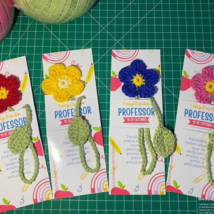 Marca Página em crochê, para lembrancinhas e mimos. Feliz dia das Mães, professores, dia da mulher.