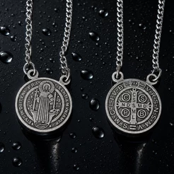 Escapulário São Bento Dourado 60cm Aço Inox 316L Devocional Presente Proteção Contra o Mal e Inveja
