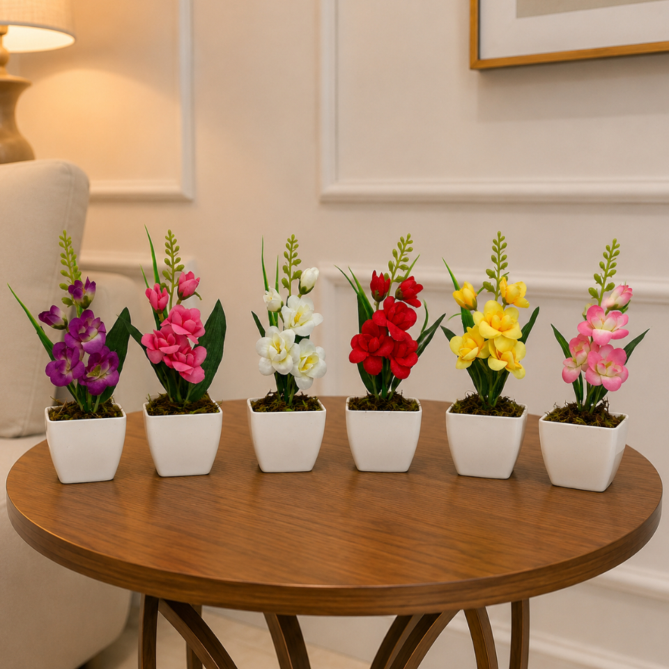 KIT DE MINI ARRANJOS DE FLORZINHAS COM BOTÕES - VASO BRANCO 20CM ALTURA
