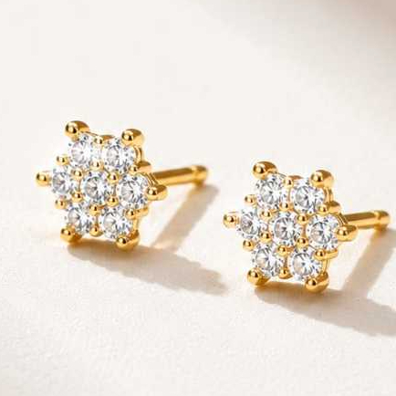 Brinco Pequena Estrela de Zircônia/Segundo furo Banhado a Ouro 18K