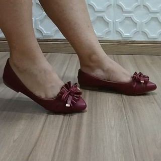 Sapatilhas femininas com forracao interna palmilha conforto sola com bico fino no material napa.