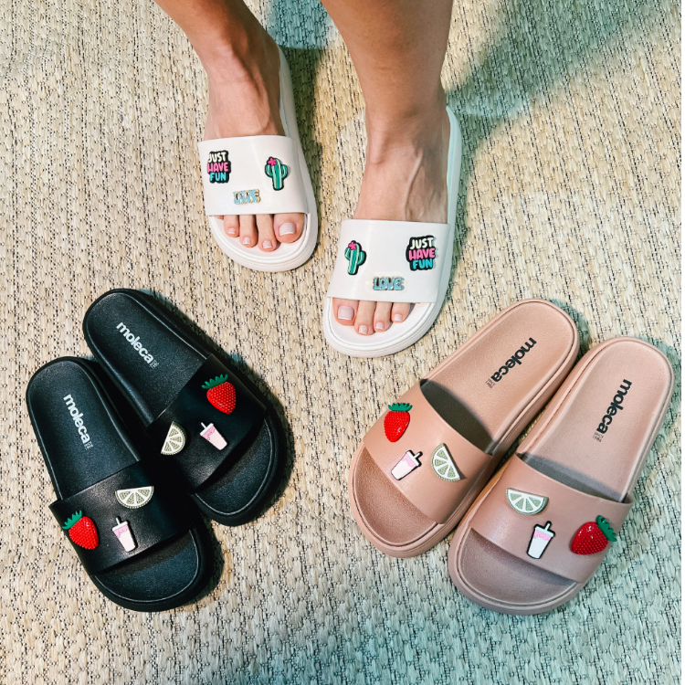Chinelo Feminino Moleca Slide Com Pins Papete Confortável leve Macia Tendência Verão Original em Oferta na Shopee