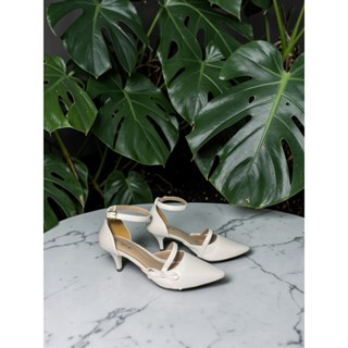Salto fino branco detalhe laço em Oferta na Shopee