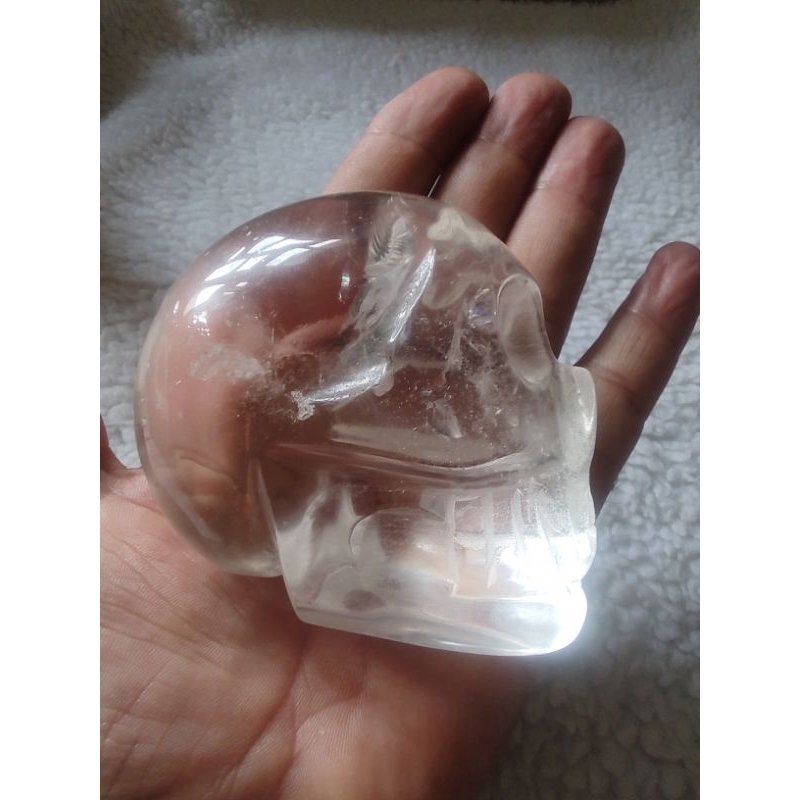 Crânio Cristal Quartzo Branco Príncipe Natural Rainbow 440g – Escultura Pedra Natural Peça de Coleção