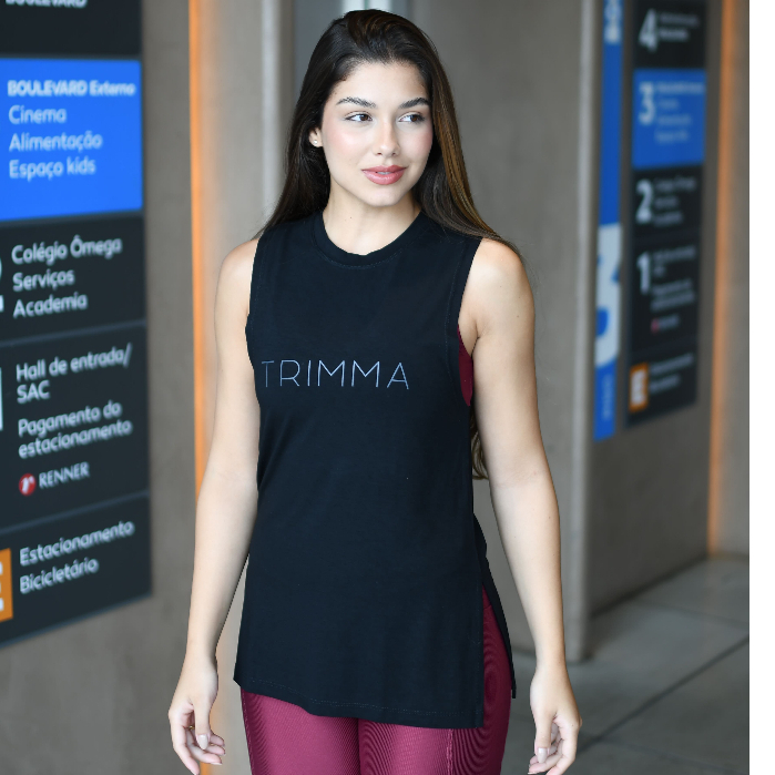 Regata Feminina Fitness Academia Viscolycra Com Fenda Lateral Blusa Treino Leve Confortável Trimma
