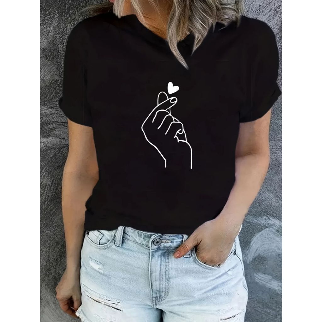 Blusa Tshirt Feminina Manga Curta  Estampa Mão Coração Lançamento Mais Barato