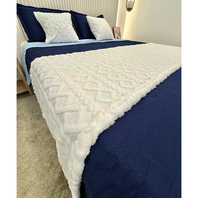 Kit 3 Peças Cama Posta 1 Peseira e 2 Capas de Almofada Decorativa Flannel Elegante Chique Casa Rica