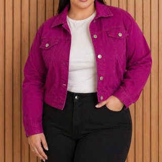 Jaqueta Plus Size Jeans Feminina Com Fechamento em Botão de Ferro