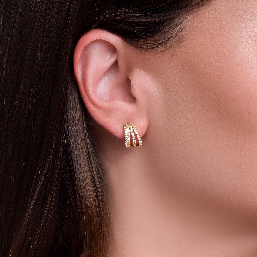 Brinco Meia Argola Três Fileiras Micro Zircônias Cristais Banhado a Ródio Branco ou Ouro 18k Feminino Semi Joias