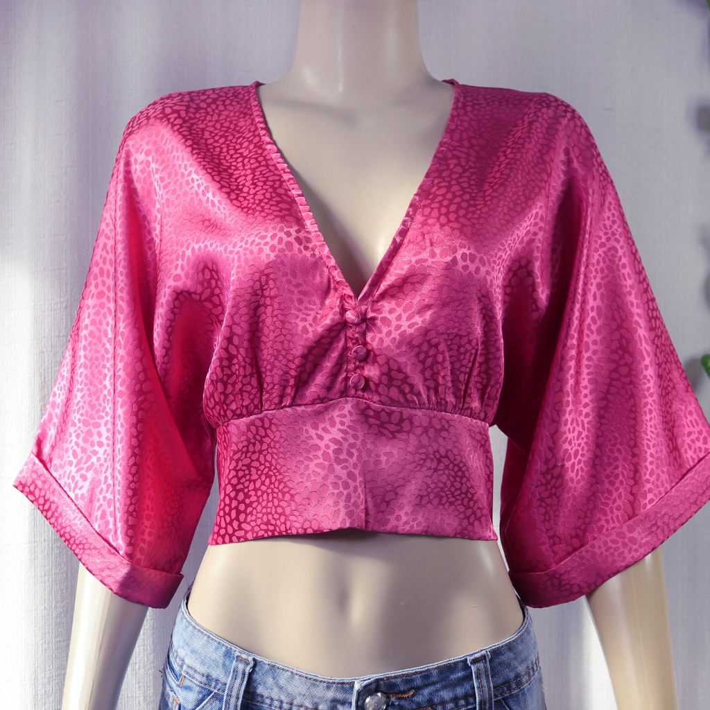 Blusa cropped em cetim pink Rosa TAM P [MEDIDAS NA DESCRIÇÃO] [BRECHÓ]