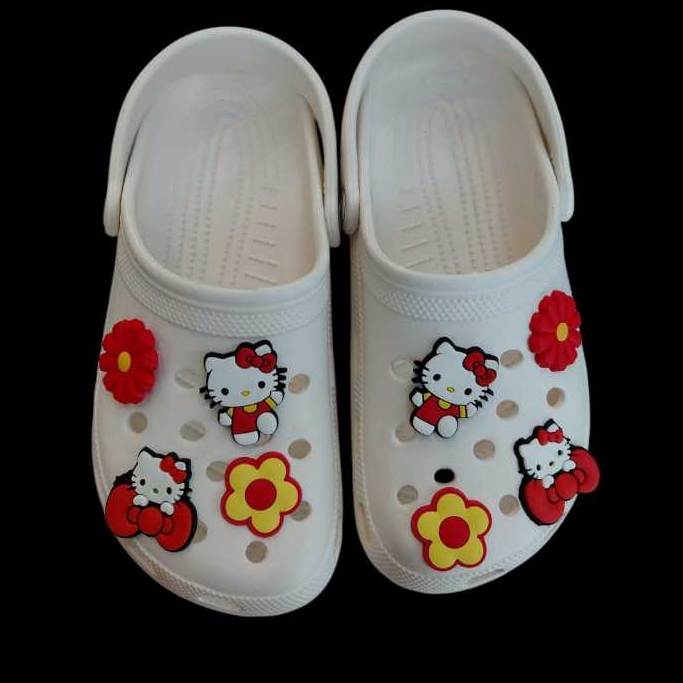 Babuche Hello Kitty Bótons Pingentes Flor e Laço Vermelho 8peças adulto e infantil Pins de Borracha Blogueira Tendência.