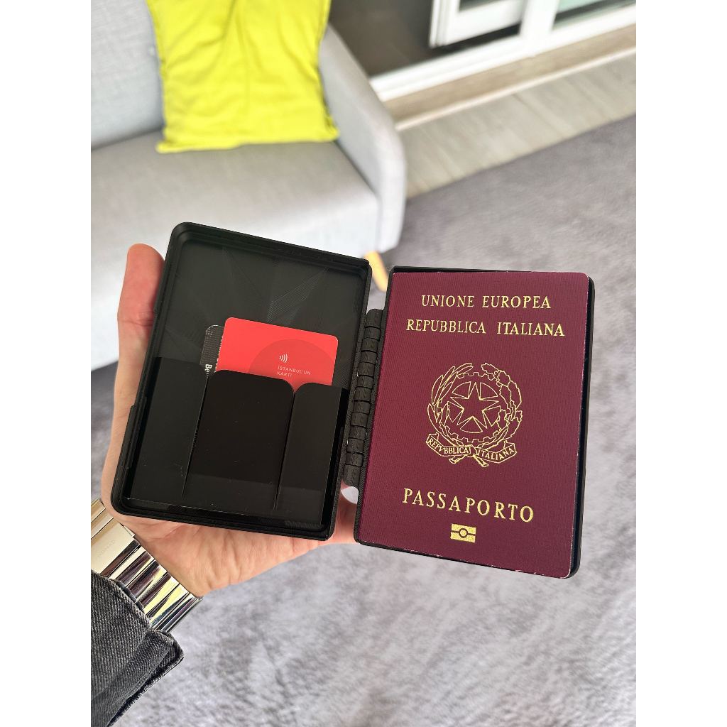 Capa Porta Passaporte Rígida Premium Organizador de Documentos para Viagem 127x90mm