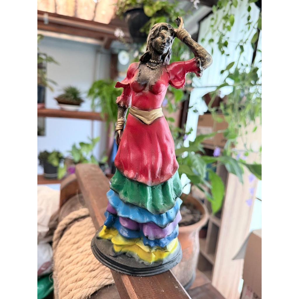 Escultura de Cigana Sete Saias em resina 24 cm