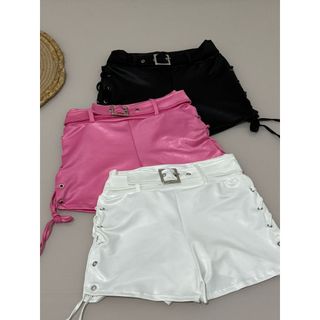 Short Cinto com Trançado lateral em Cirrê Acetinado - short feminino amarração fivela tendencia