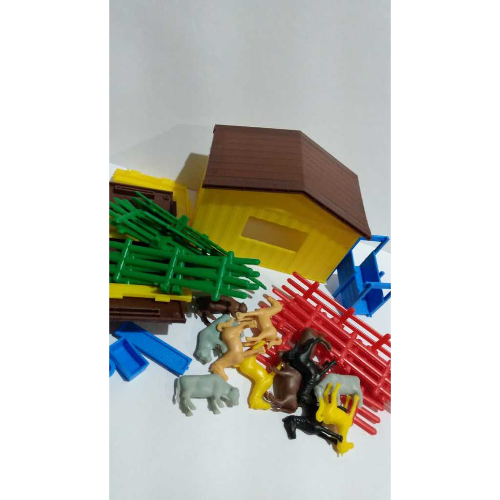 Lote de brinquedos fazendinha antiga da Nig.