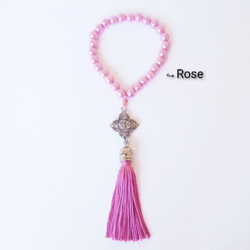Imagem Japamala De Mão Com 27 Contas Pérola Rosa Rose e Pingente Flor do Símbolo Om Rosário Budista Meditação Ref:836