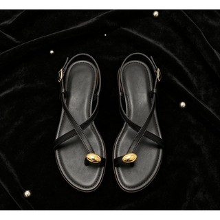 Sandália Rasteira Napa Tiras Cruzadas Com Enfeite Metalizado Visual Moderno Moda Verão