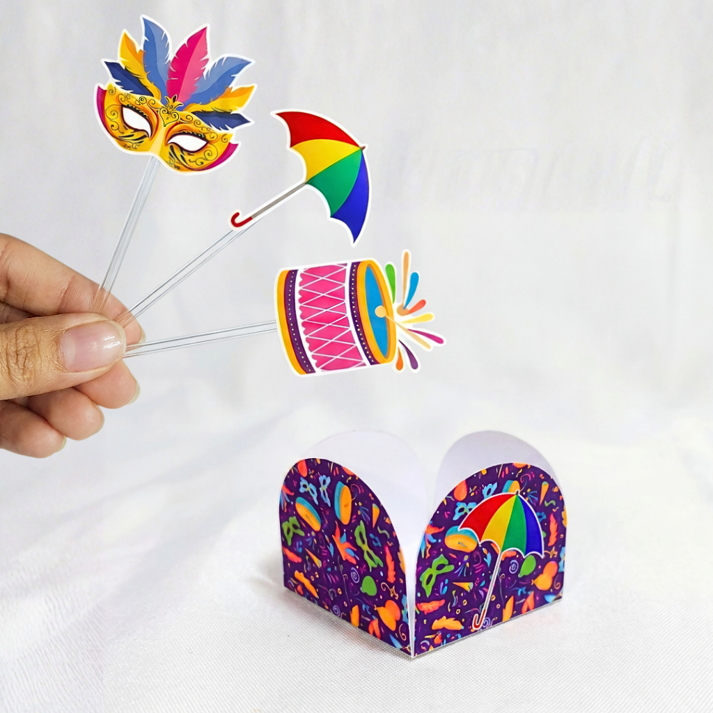 Forminhas personalizadas de doce e tags de docinhos tema Carnaval Menino aniversário Lembrançinhas