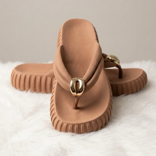 Chinelo Plataforma Feminino Confortável Leve Casual Antiderrapante com Detalhe Dourado