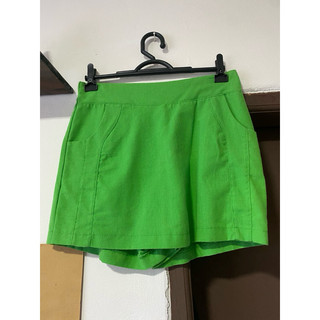 Short Saia Verde com Bolsos - Tam. P | 9/10
