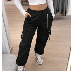 Calça Cargo Jogger Feminina Tactel com Corrente Metálica Leve 4 Bolsos.