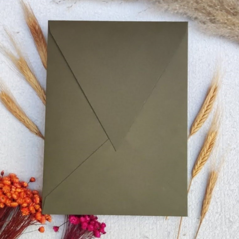 Envelope para convite Aba Bico - Verde Oliva 16x22 - Modelo Vertical