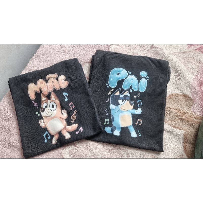 Kit Casal 2 Camisetas Pai Mãe Desenho Bluey Niver Bingo Band
