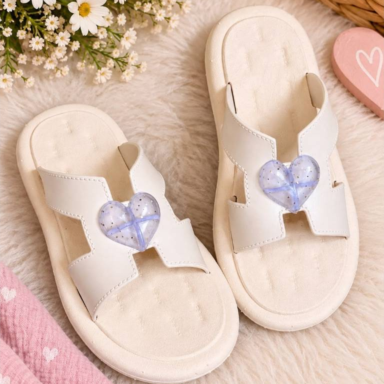 Chinelo Infantil Feminino Coração Leve Confortável Linda para o dia a dia Lançamento Juvenil
