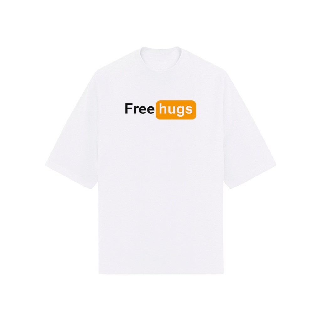 Camiseta Oversized Unissex Estampa Exclusiva Free Hugs Estilo Urbano Streetwear Caimento Largo Confortável