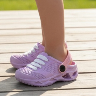 Babuche ou Crock Infantil Feminino Leve, Macio e Confortável Cores Leves Enfeites Especiais em Oferta na Shopee