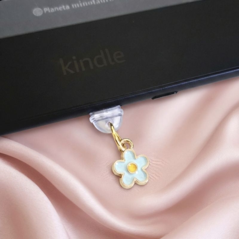 Plug Anti Poeira com Pingente Charm mini florzinha - mini coraçãozinho – Para Kindle, Tablet e Celular Tipo C em Oferta na Shopee