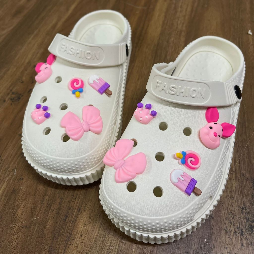 Sandália Personalizada - Branco/Rosa Escuro - Antiderrapante - em Eva - Pin Porquinho - BC1