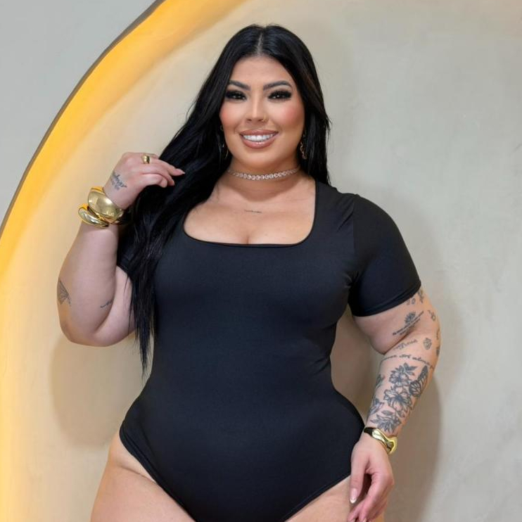 Body Plus Size Gola Quadrada