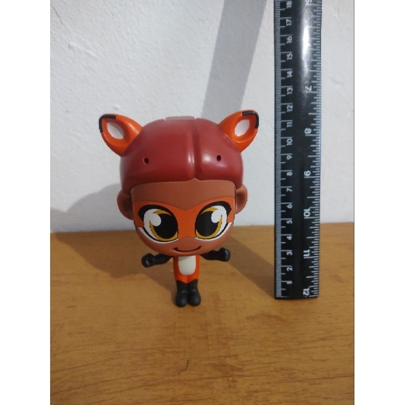 boneco estilo funko dos personagens miraculos Ladybug burguer king usado.
