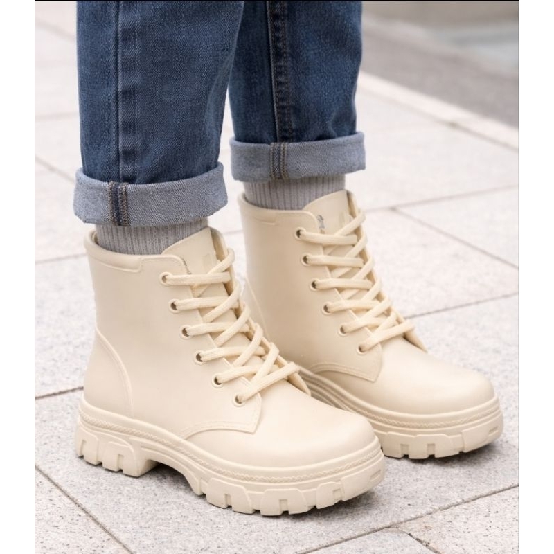 Bota Infantil Menina Luelua Combat off white número 27/28