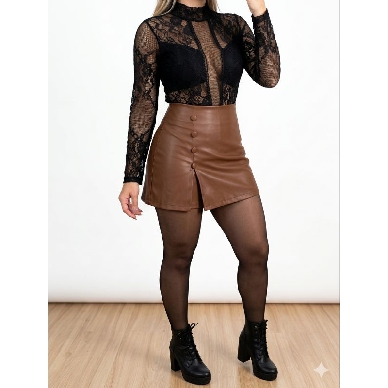 Short Saia de Couro ecológico com Botões  e Fenda na frente e ziper cintura alta