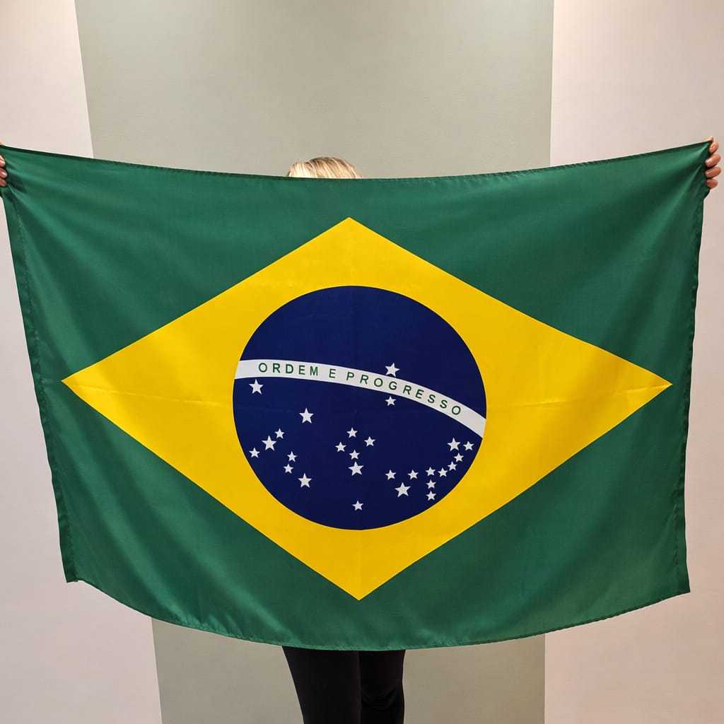 Bandeira do Brasil Copa do Mundo em Cetim Grande 1,50x1,00 Passador/Abertura p/ corda/barbante/haste