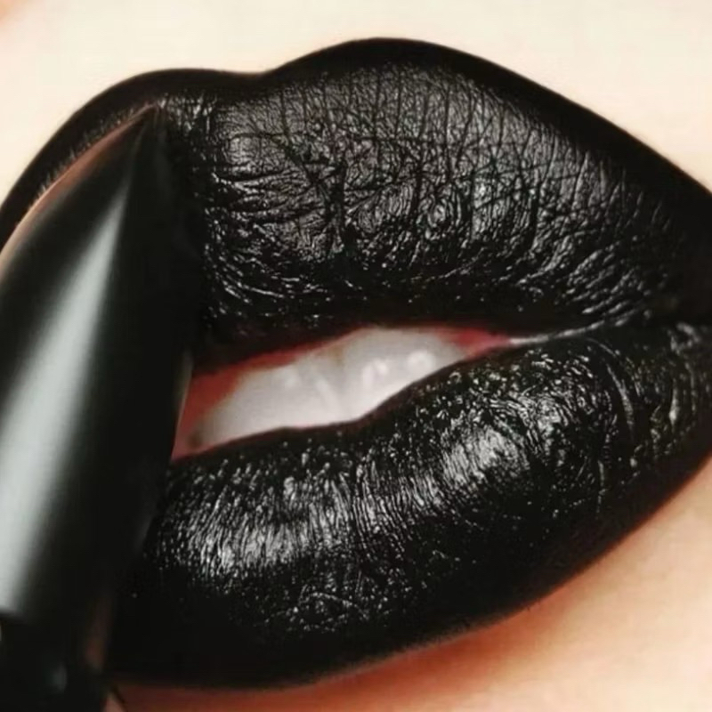 Batom Gótico Artístico Preto - Textura Cremosa e Cores Intensas para Looks Criativos
