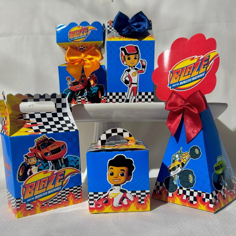 Kit Personalizados Carros Blaze e os Monster Machine\ Festa \ Lembrancinha\ Aniversário \ Pegue e Monte \ Mimo