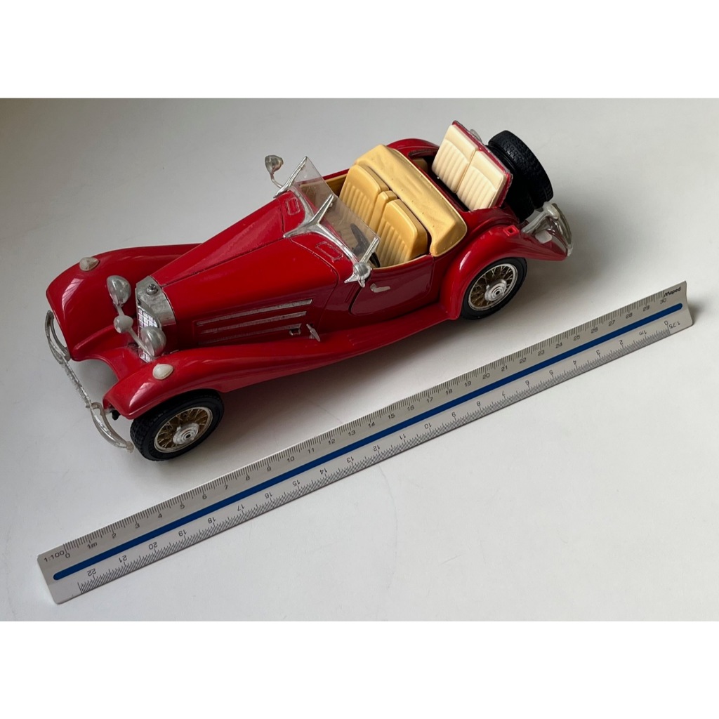 Carro Antigo Miniatura Mercedes Benz 500K Roadster 1936 (25cm) fabricado na Itália 1:20. Item de Coleção Original Burago