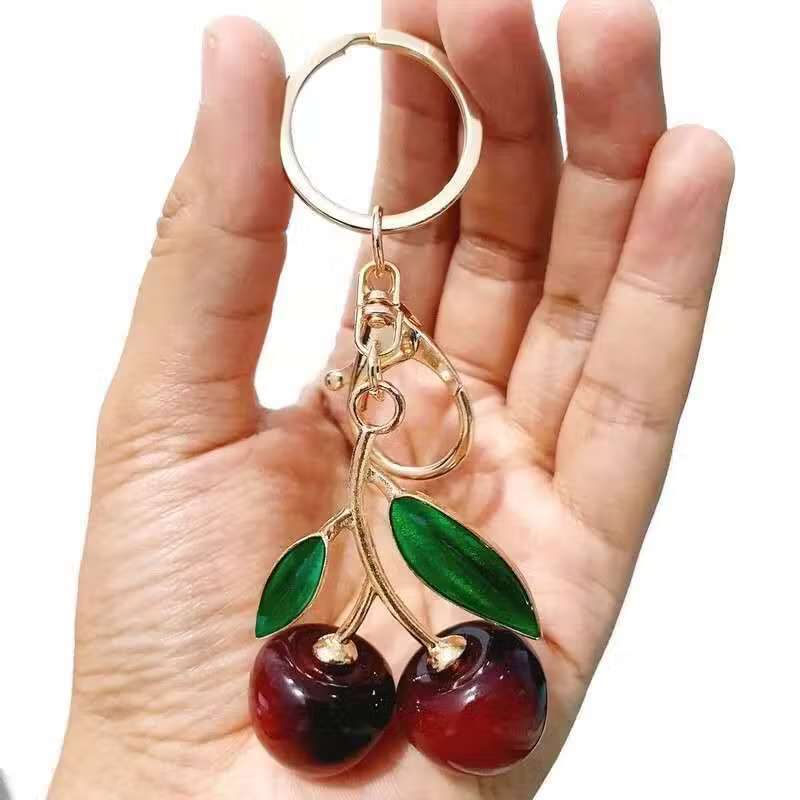 Chaveiro Dourado Tipo Pingente Cereja Fecho Mosquetão Lagosta e Argola