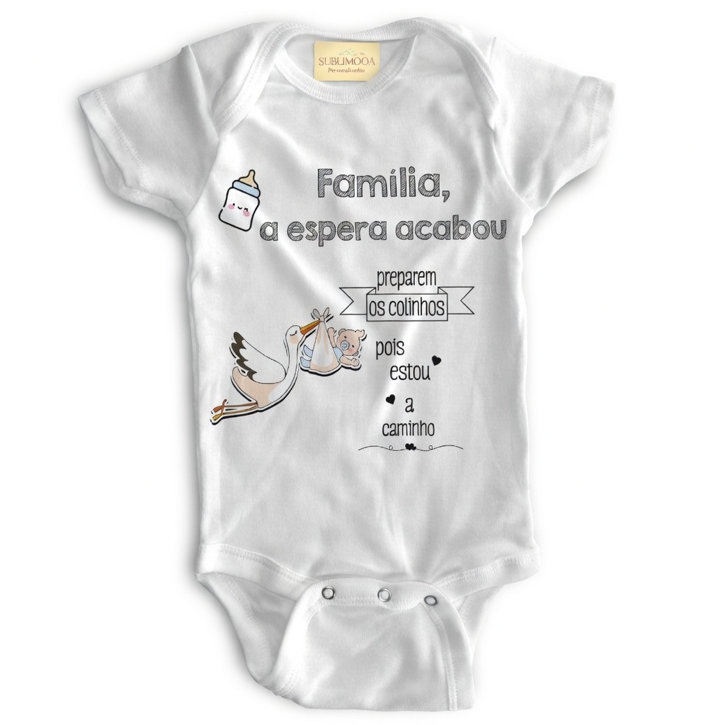 👶 Body Bebê Personalizado - Família, a Espera Acabou - Poliéster + Elastano - Estica! 🍼✨ em Oferta na Shopee
