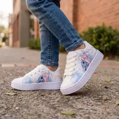 Tênis Infantil Menina Branco com Estampa de Personagens Acabamento Acolchoado Confortável