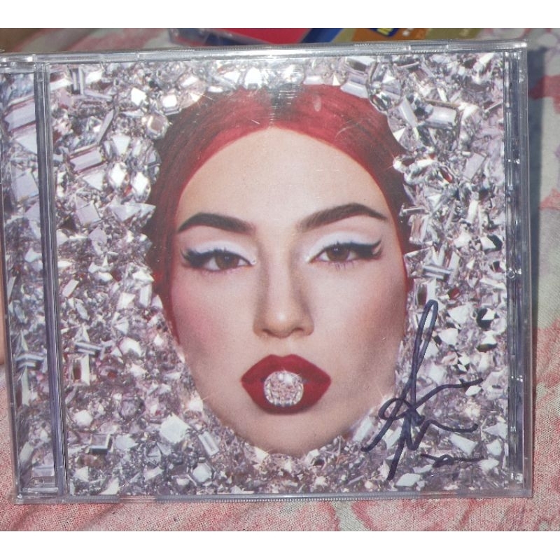 Ava Max - Diamonds and Dancefloor Autografado