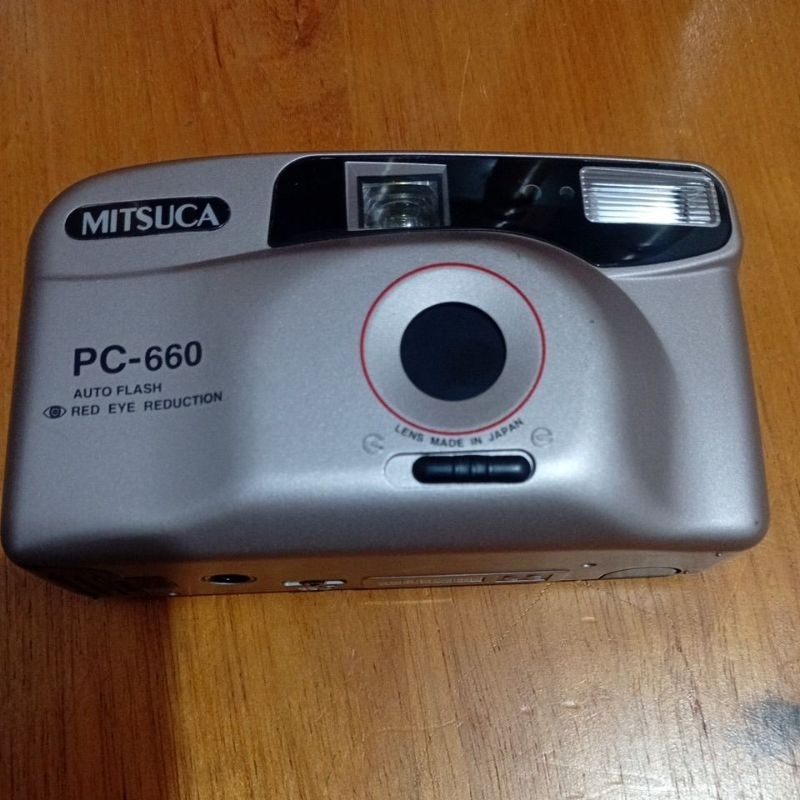 antigo câmera mitsuca com defeito