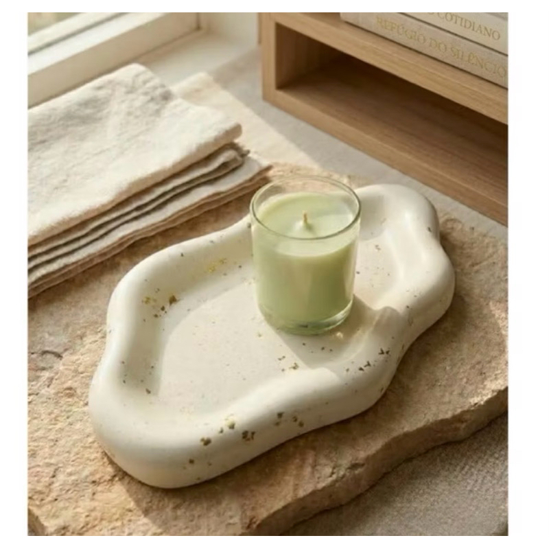 Bandeja Orgânica Ondulada Porta Joias Aesthetic Branca Com Folhas Ouro - Organizador de Penteadeira