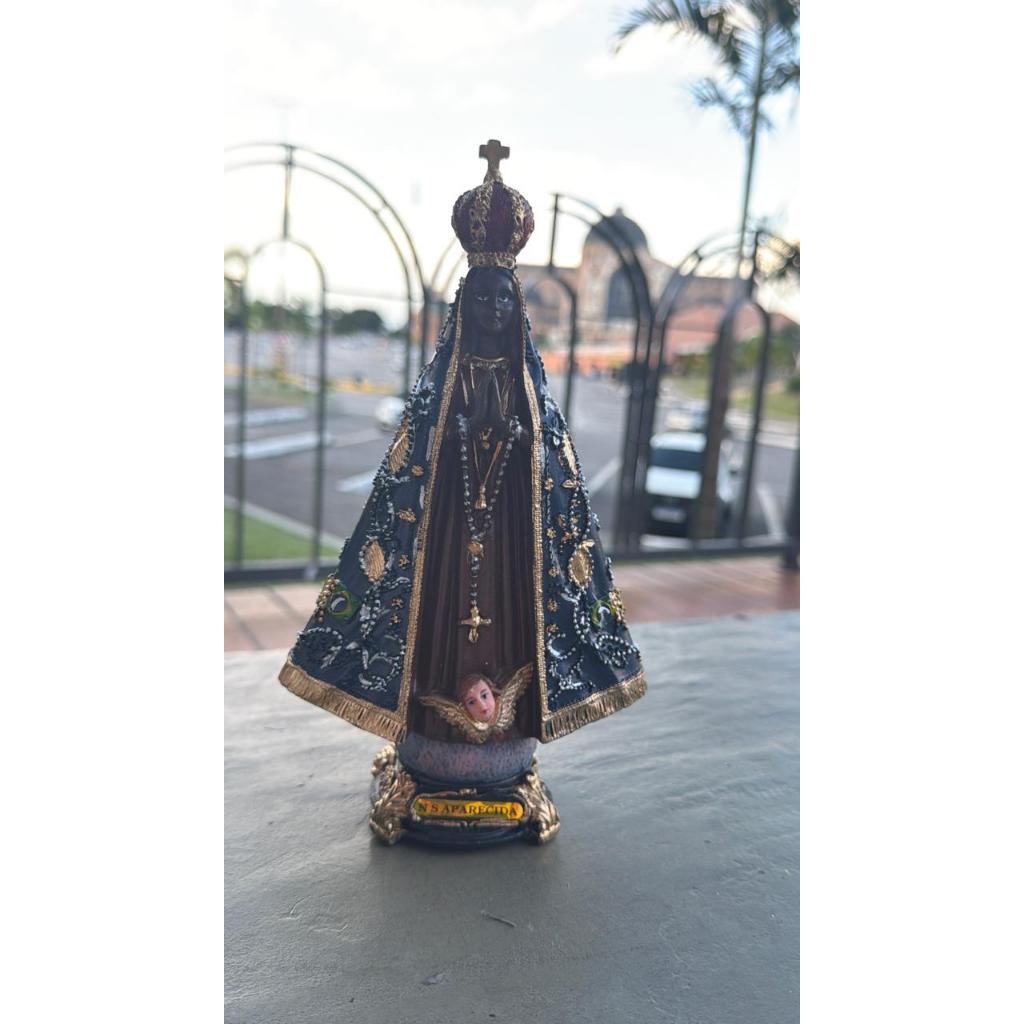 Nossa Senhora Aparecida 20cm Resina Italiana Premium – Imagem Católica Luxo com Strass e Detalhes Dourados