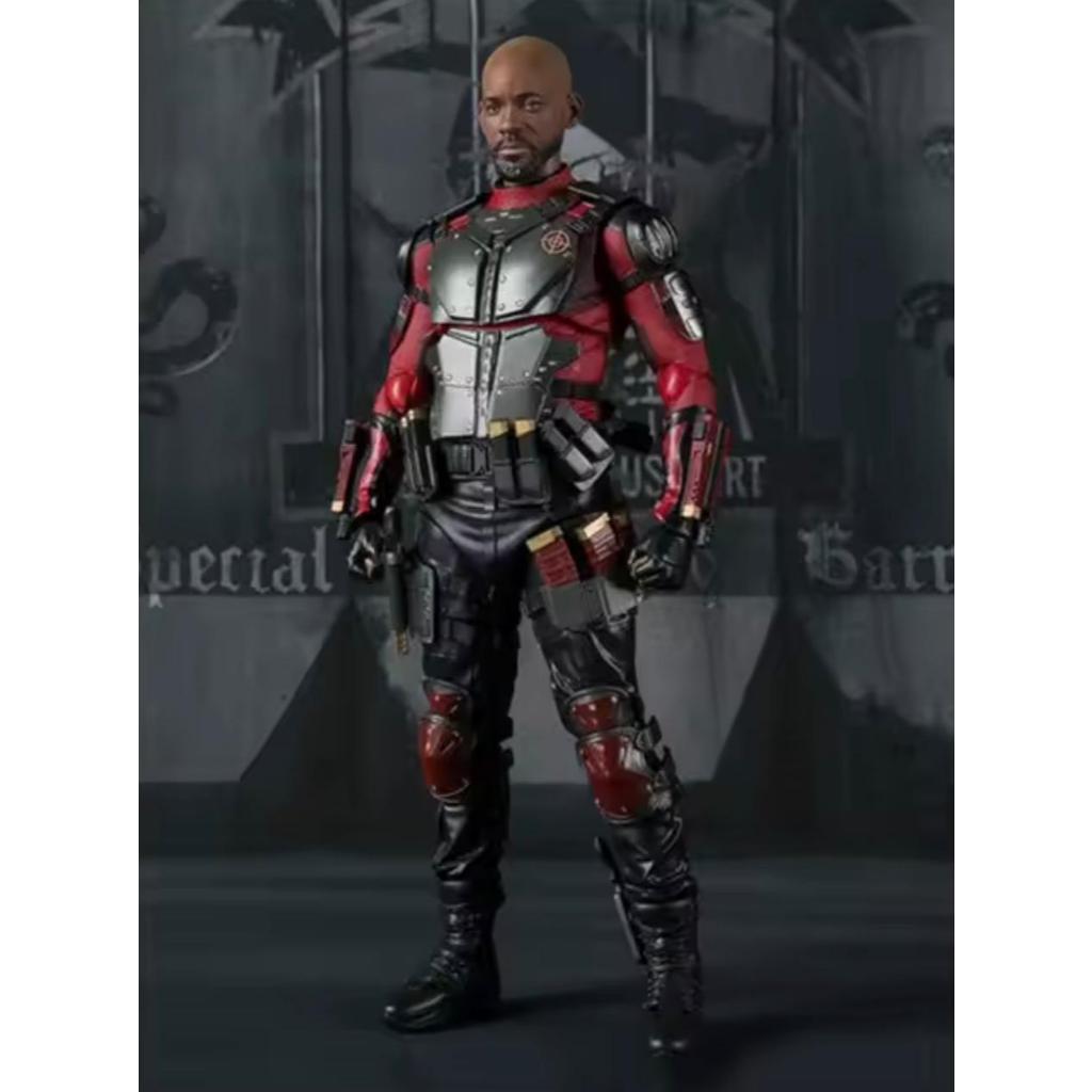 Boneco Deadshot Pistoleiro Will Smith Articulado com Box Esquadrao Suicida DC Comic